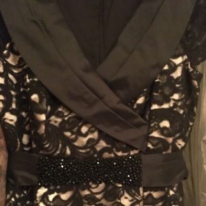 Teri Jon size 10 black lace dress with cap sleeves